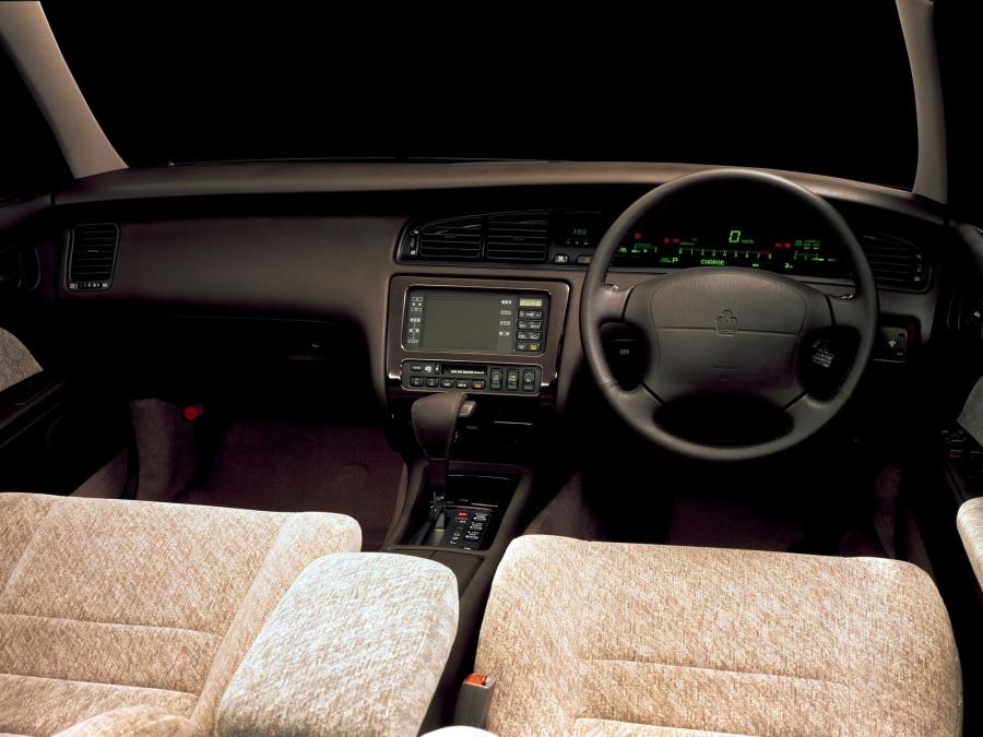 Торпедо Toyota Crown 1991 года  (фото 11 из 13)